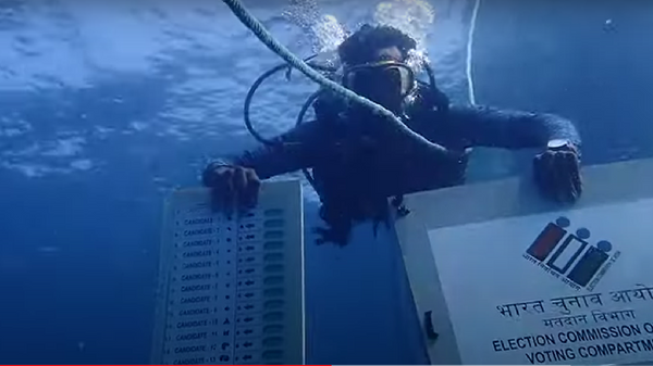 Chennai Scuba Divers Innovative Underwater Voting Awareness Campaign Goes Viral - Sputnik India