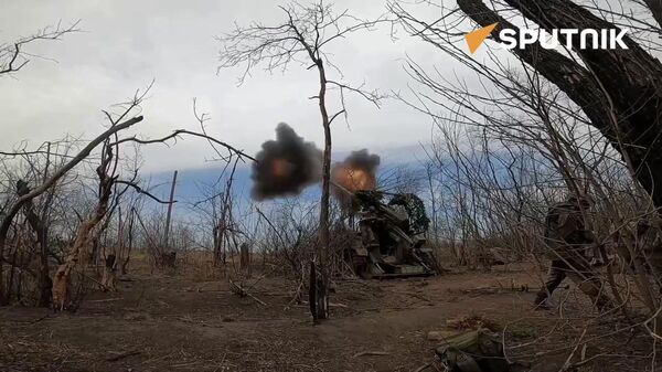 📹💥The Russian Giatsint-S howitzer unit of the Center group of troops has destroyed Ukrainian artillery guns in the Avdeyevka area during a counter-battery battle, the Russian Defense Ministry told Sputnik. - Sputnik भारत