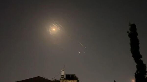 Video grab shows explosions lighting up Jerusalem sky during Iranian attack on Israel.  - Sputnik भारत
