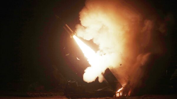 Военные учения США и Южной Кореи с использованием Армейского тактического ракетного комплекса - Sputnik भारत