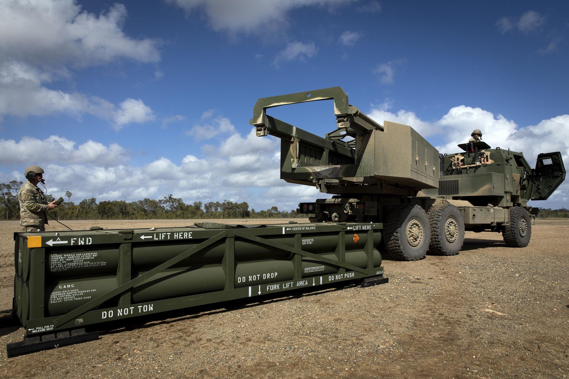 In this image provided by the U.S. Army, U.S. Army Sgt. Ian Ketterling, gunner for Alpha Battery, 1st Battalion, 3rd Field Artillery Regiment, 17th Field Artillery Brigade, prepares the crane for loading the Army Tactical Missile System (ATACMS) on to the High Mobility Artillery Rocket System (HIMARS) in Queensland, Australia, July 26, 2023. U.S. officials say Ukraine for the first time has begun using long-range ballistic missiles, called ATACMS, striking a Russian military airfield in Crimea and Russian troops in another occupied area overnight.  (Sgt. 1st Class Andrew Dickson/U.S. Army via AP) - Sputnik India, 1920, 25.04.2024