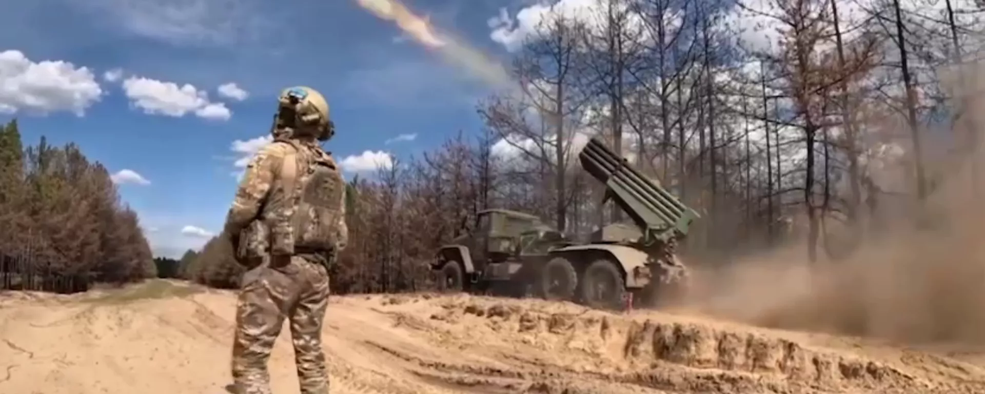 Russian Rocket Artillery Erases Ukrainian Positions - Sputnik भारत, 1920, 28.04.2024
