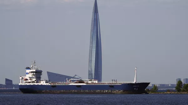'Nimbus SPB', an oil products tanker, floats in the Finnish Gulf past the Lakhta Center skyscraper, the headquarters of Russian Gazprom in St. Petersburg, Russia, Sunday, June 11, 2023.  - Sputnik भारत