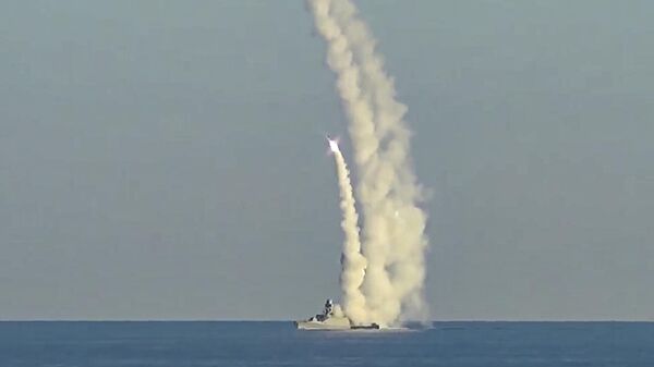This handout photo taken from video released by Russian Defense Ministry Press Service on Friday, July 15, 2022 shows a long-range Kalibr cruise missiles launched by a Russian military ship from an unknown location.  - Sputnik भारत