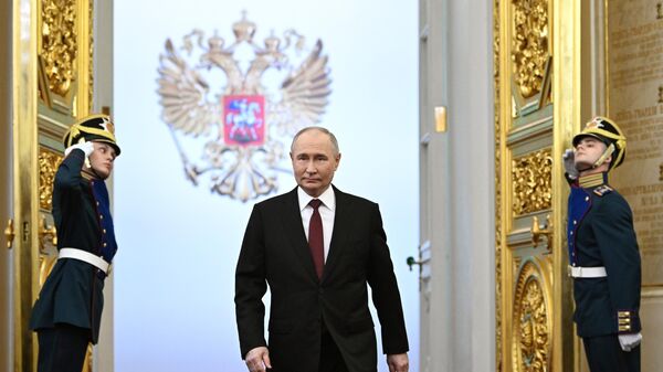 Russian President Vladimir Putin walks before his inauguration ceremony - Sputnik भारत