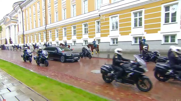 Vladimir Putin arrived for his inauguration ceremony in restyled Aurus Senat armored limousine - Sputnik भारत