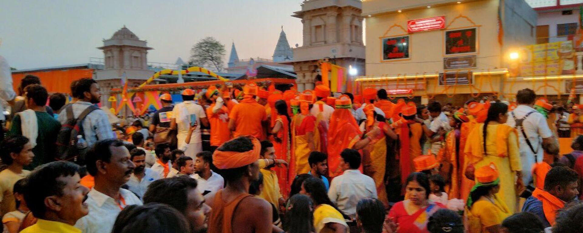 BJP supporters throng Ayodhya as Modi holds roadshow in the temple town - Sputnik India, 1920, 07.05.2024