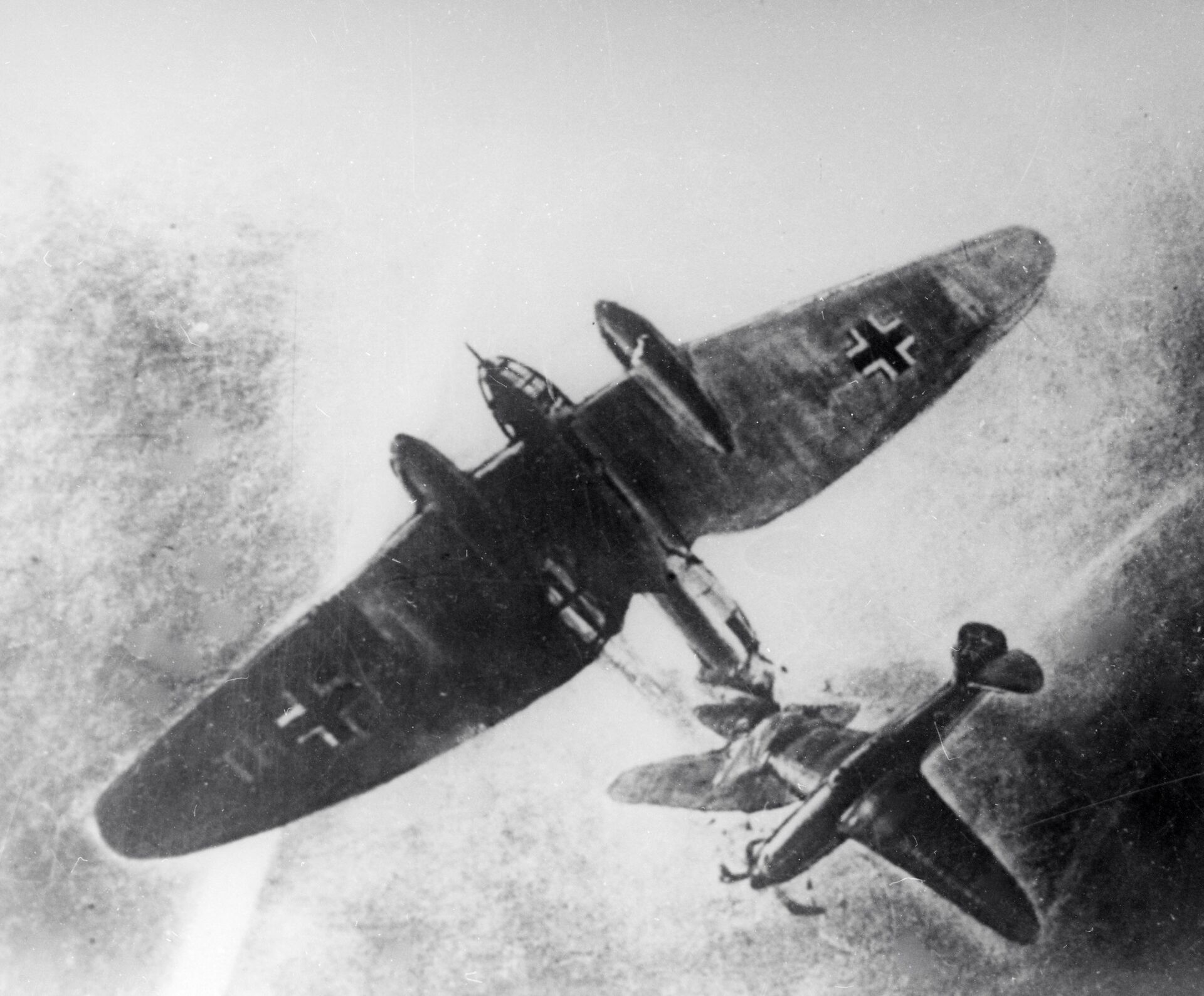 Junior Lieutenant Viktor Talalikhin of the Soviet Air Force rams a Luftwaffe bomber - Sputnik India, 1920, 08.05.2024