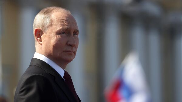 Russian President Vladimir Putin attends a parade marking Navy Day in St. Petersburg, Russia. - Sputnik India