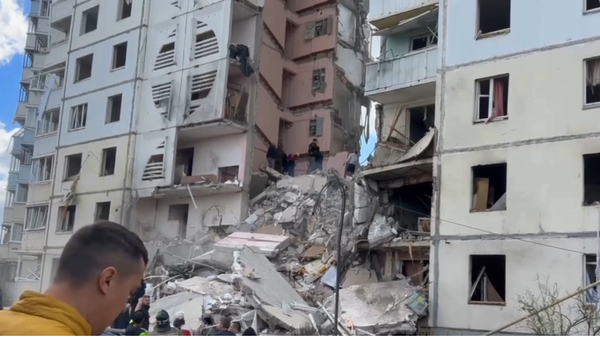  Residential Building Partially Collapses in Russia's Belgorod as a Result of Ukrainian Shelling - Sputnik भारत
