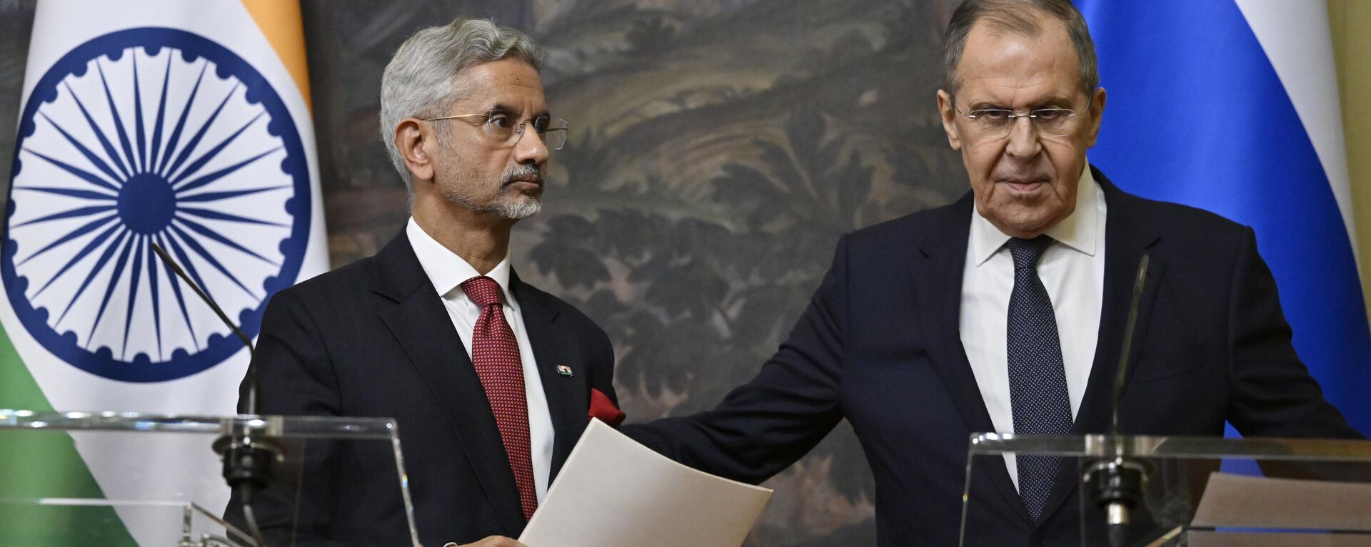 Russia's Foreign Minister Sergey Lavrov, right, and India's Foreign Minister Subrahmanyam Jaishankar leave, after a joint press conference following their talks in Moscow, Russia, Wednesday, Dec. 27, 2023. - Sputnik India, 1920, 15.05.2024