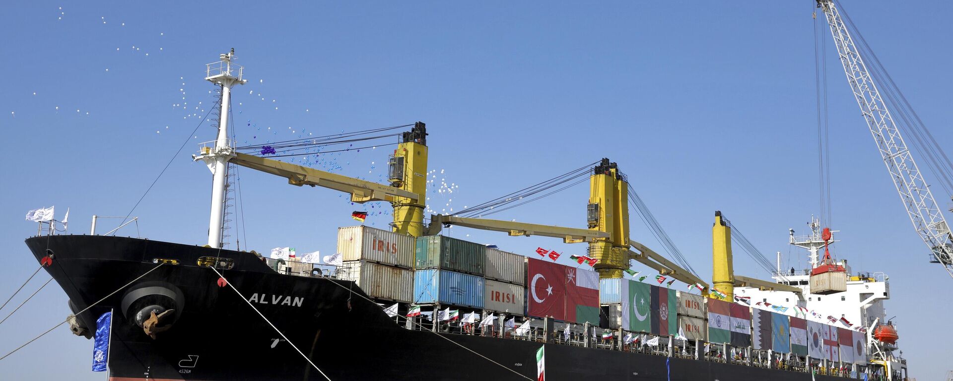 A cargo ship is docked during the inauguration ceremony of the newly built extension in the port of Chabahar on the Gulf of Oman, southeastern Iran, near the Pakistani border, Sunday, Dec. 3, 2017. - Sputnik भारत, 1920, 16.05.2024