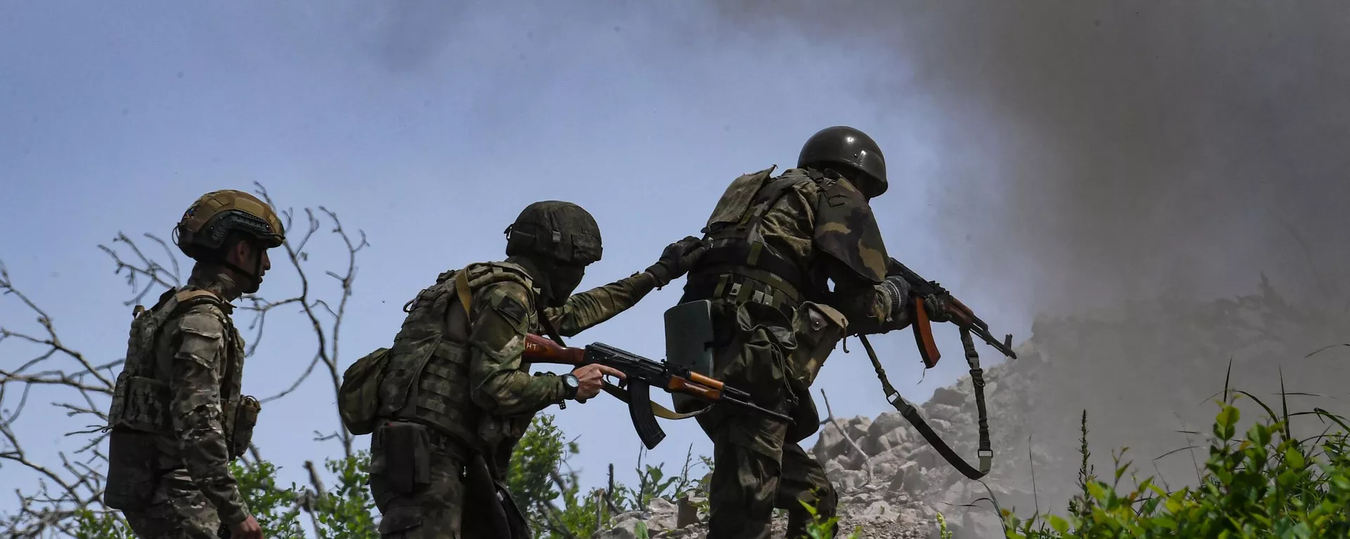 Naval infantry servicemen of the Russian Pacific Fleet take part in a military exercise at the Klerk training ground. July 2023 - Sputnik भारत, 1920, 23.05.2024