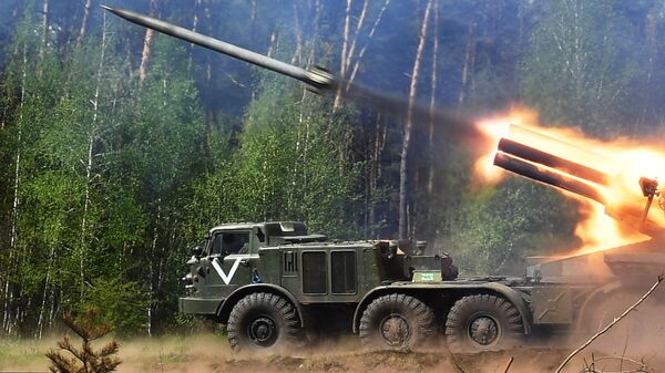 An Uragan 9K57 multiple rocket launcher fires in the Kharkov direction during the special military operation - Sputnik भारत