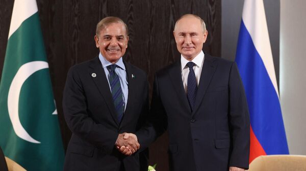 Russian President Vladimir Putin meets with Prime Minister of Pakistan Shehbaz Sharif on the sidelines of the Shanghai Cooperation Organisation (SCO) leaders' summit in Samarkand on September 15, 2022. - Sputnik India