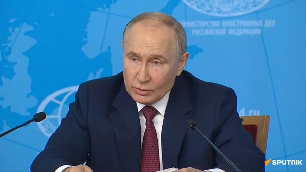 Vladimir Putin speaks at the Russian Foreign Ministry meeting - Sputnik India