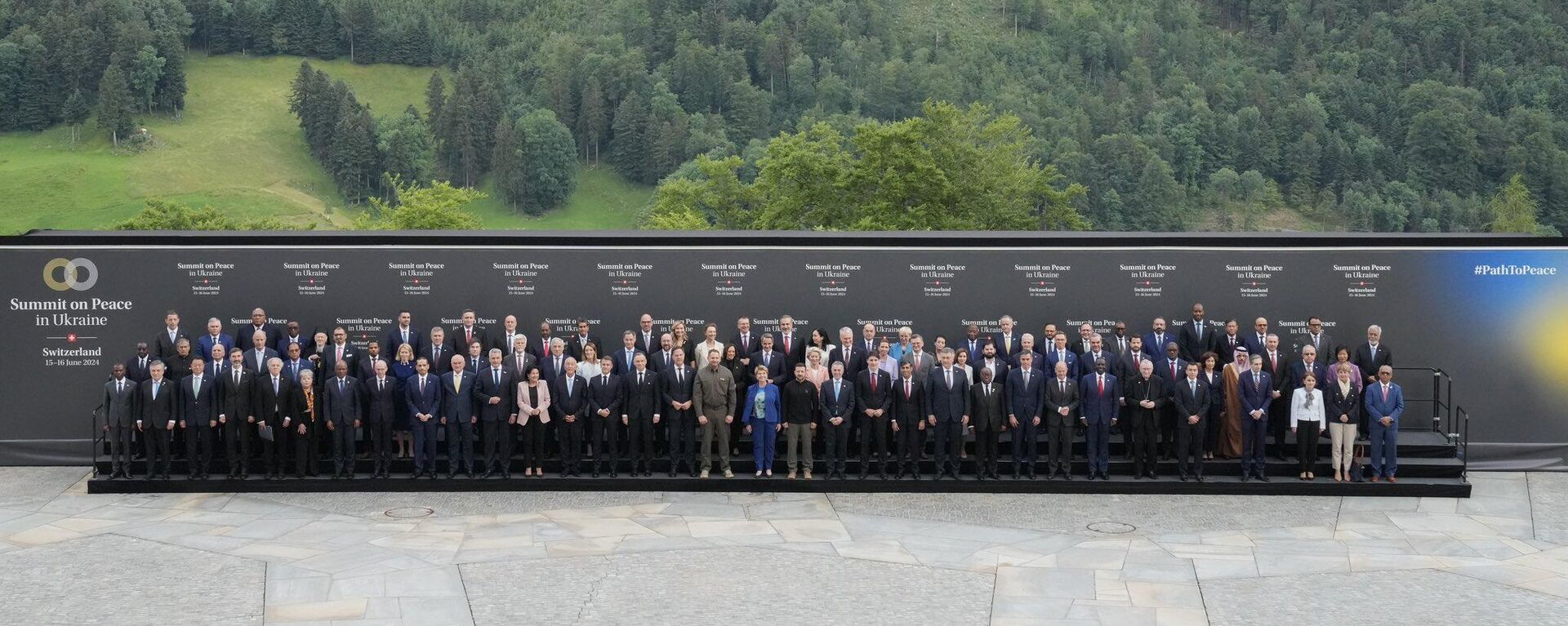 Group photo of participants of the Ukraine summit in Switzerland - Sputnik India, 1920, 16.06.2024