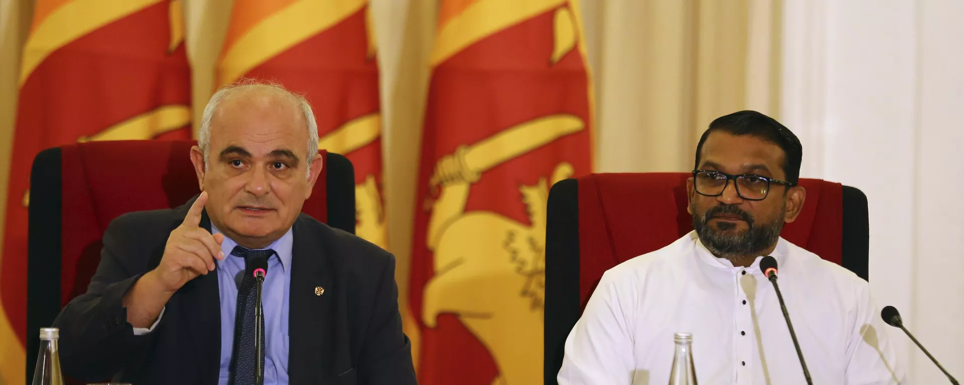Russian Ambassador to Sri Lanka, Levan S. Dzhagaryan, left, speaks sitting next to Hon. Tharaka Balasuriya, State Minister of Foreign Affairs of Sri Lanka, at a press conference in Colombo, Sri Lanka, Thursday, May 30, 2024.  - Sputnik भारत, 1920, 20.07.2024