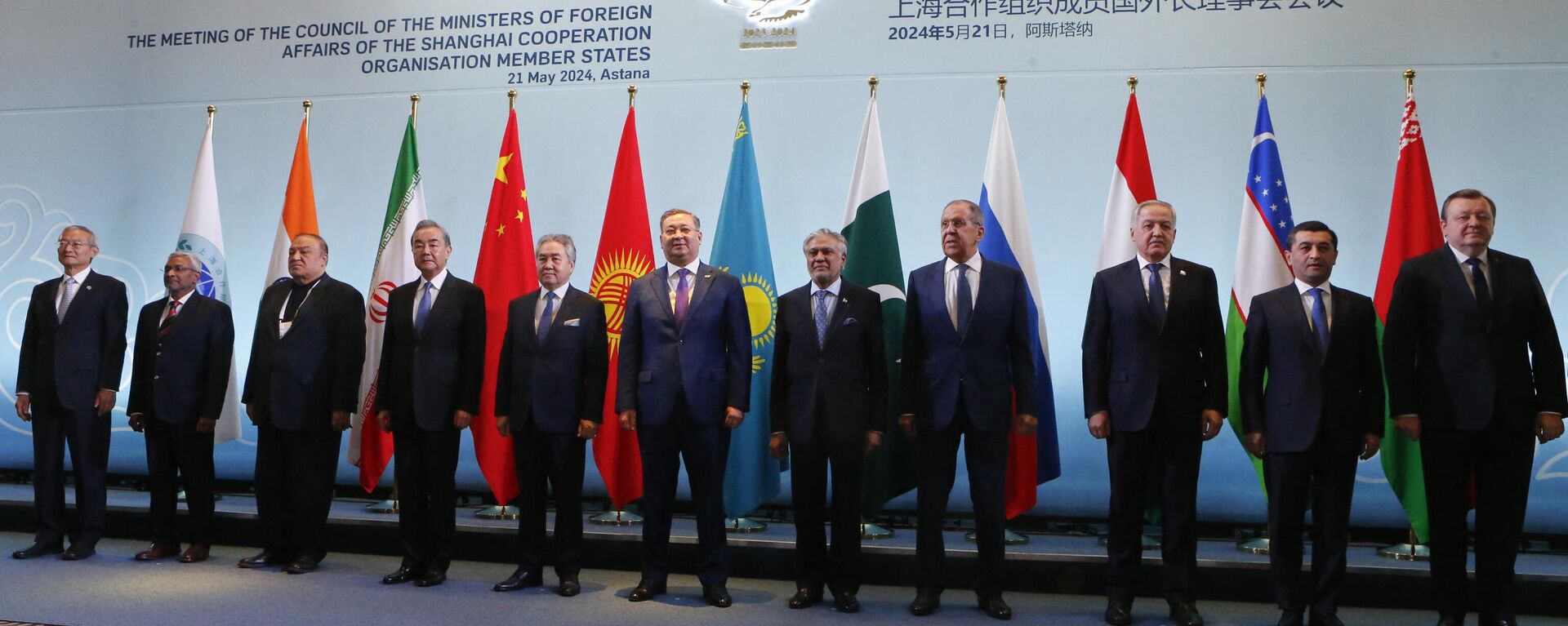 Foreign ministers of the Shanghai Cooperation Organisation (SCO) member states pose for a family photo prior to their meeting in Astana on May 21, 2024. (Photo by STRINGER / AFP)  - Sputnik India, 1920, 21.06.2024