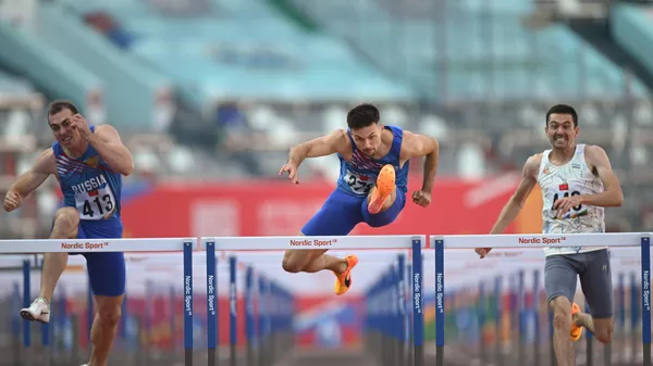 Sergey Shubenkov (Russia), Artem Makarenko (Russia) and Ergash Normuradov (Uzbekistan) in the men's 110m hurdles final at the BRICS Games in Kazan. - Sputnik भारत