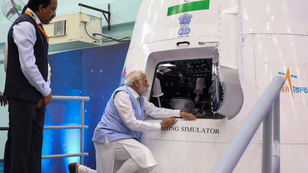 PM Narendra Modi visits Vikram Sarabhai Space centre (VSSC) at Thiruvananthapuram, in Kerala on February 27, 2024. - Sputnik भारत