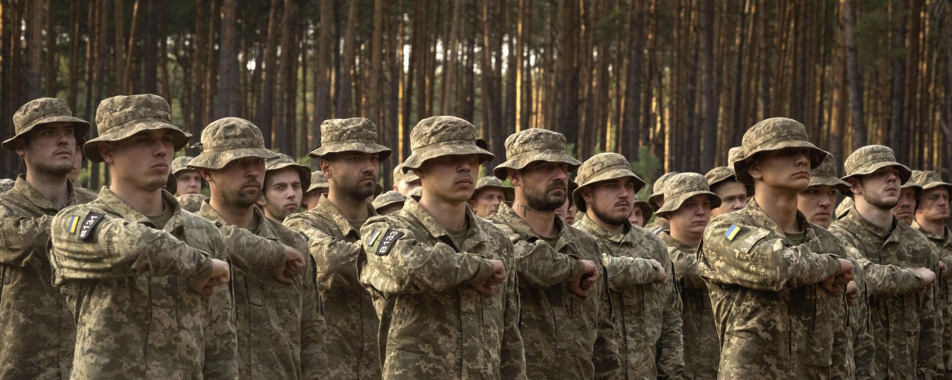 Newly recruited soldiers of Ukraine's 3rd Assault Brigade shout slogans at a military base close to Kiev, Ukraine - Sputnik भारत, 1920, 11.07.2024