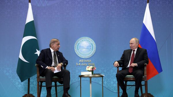 Президент РФ Владимир Путин и премьер-министр Исламской Республики Пакистан Шехбаз Шариф - Sputnik भारत