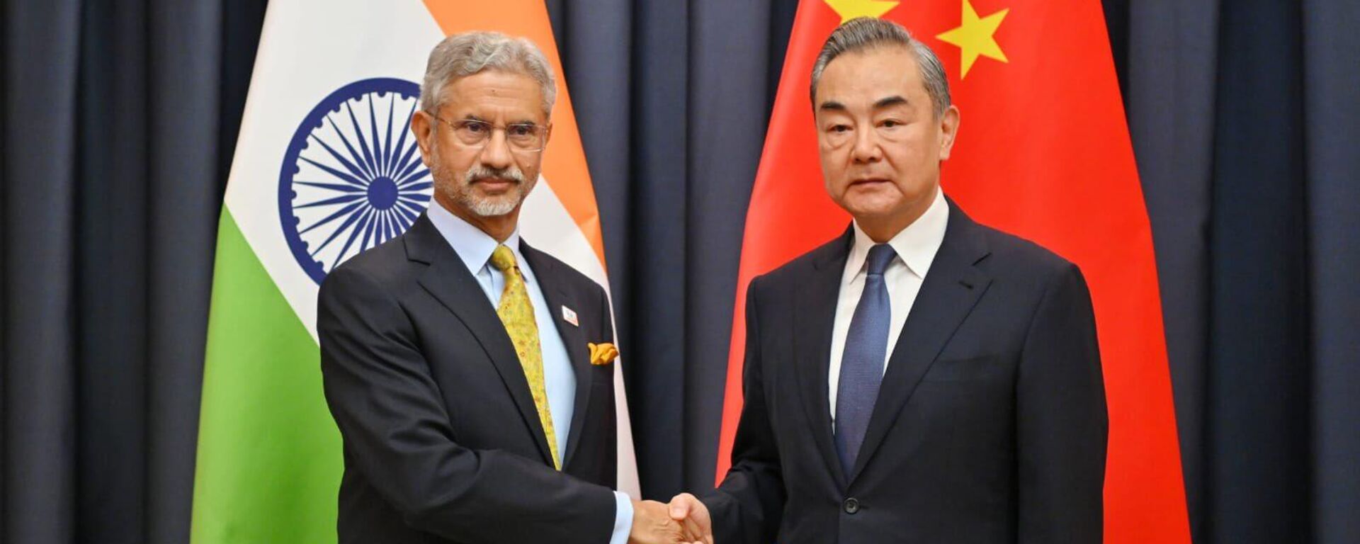 Indian Minister of External Affairs S. Jaishankar and Chinese Foreign Minister Wang Yi - Sputnik भारत, 1920, 04.07.2024