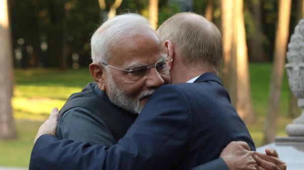 Президент РФ Владимир Путин и премьер-министр Индии Нарендра Моди во время встречи в резиденции Ново-Огарево - Sputnik भारत