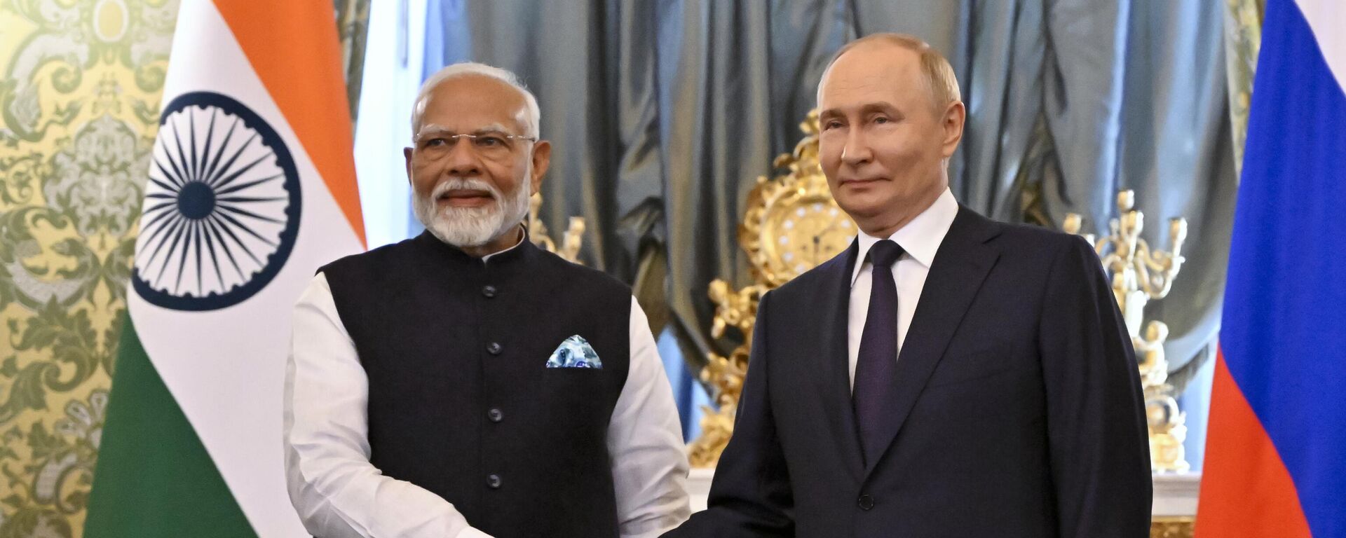 Russian President Vladimir Putin and Indian Prime Minister Narendra Modi shake hands during a meeting at the Kremlin in Moscow, Russia, Tuesday, July 9, 2024.  - Sputnik भारत, 1920, 09.07.2024