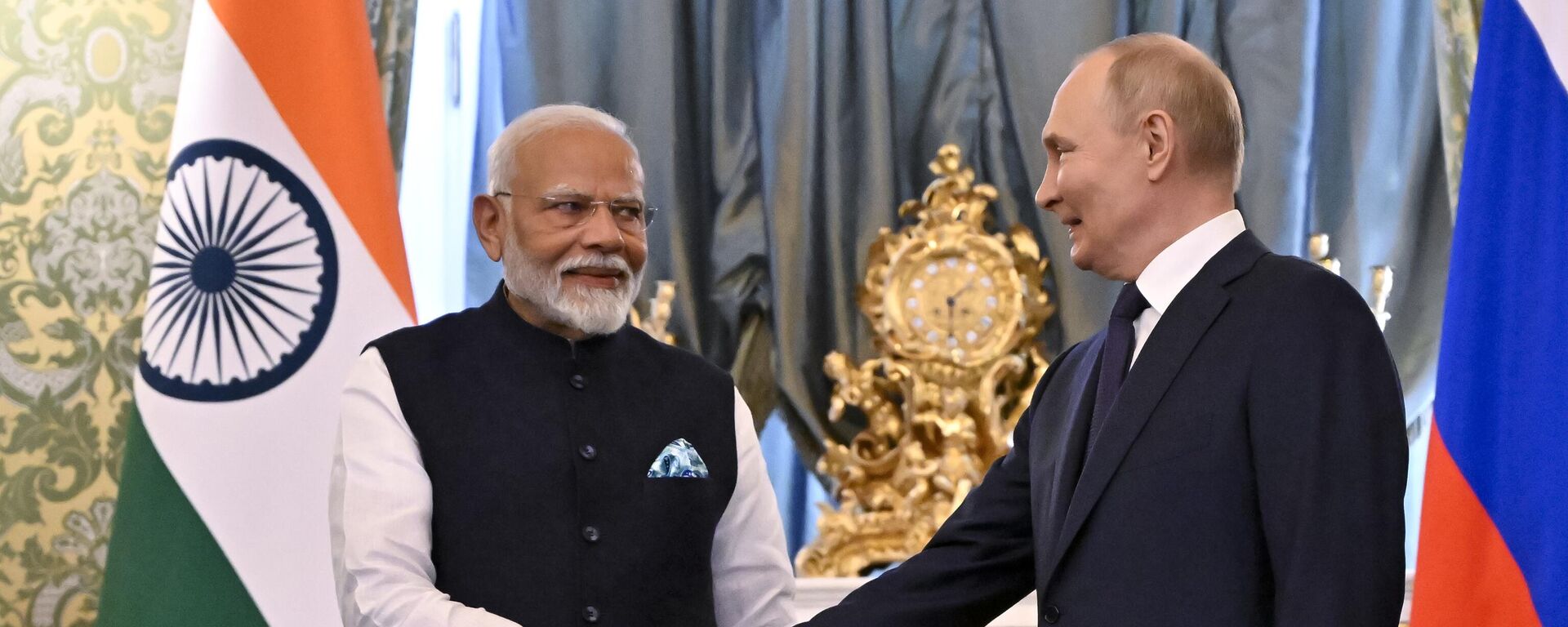 Russian President Vladimir Putin and Indian Prime Minister Narendra Modi shake hands during a meeting at the Kremlin in Moscow, Russia, Tuesday, July 9, 2024. - Sputnik भारत, 1920, 17.10.2024