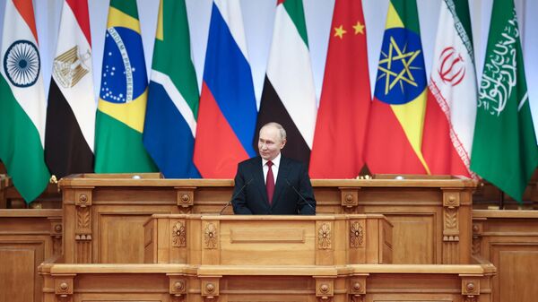 Putin addresses a BRICS parliamentary forum in Saint Petersburg on July 11, 2024. - Sputnik भारत