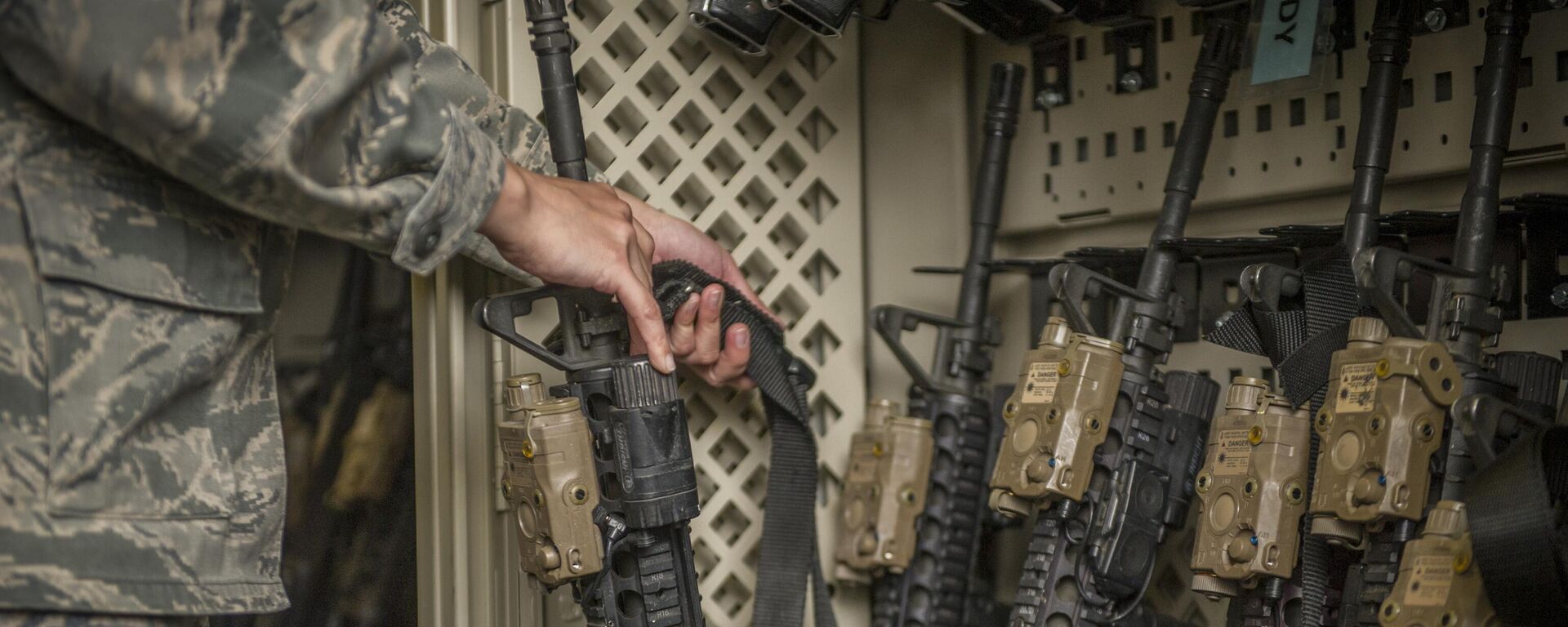 In this April 2, 2015, photo made available by the U.S. Air Force, a senior airman from the 49th Security Forces Squadron in charge of the armory,  returns an M4 carbine to a rack at Holloman Air Force Base, N.M. The Pentagon used to share annual updates about missing weapons with Congress, but that requirement ended and, with it, public accountability has slipped. The Army and Air Force couldn’t readily tell AP how many weapons they were missing from 2010 through 2019. (Airman 1st Class Aaron Montoya/U.S. Air Force via AP) - Sputnik India, 1920, 17.07.2024