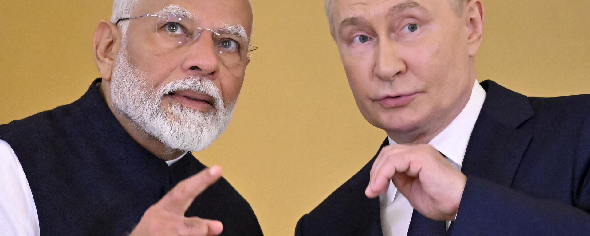 Russian President Vladimir Putin and Indian Prime Minister Narendra Modi attend a ceremony to decorate India's PM with the Order of St. Andrew the Apostle the First-Called following their talks at the Kremlin in Moscow on July 9, 2024.  - Sputnik भारत, 1920, 19.07.2024