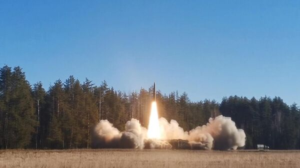 Iskander tactical missile launched towards Ukrainian positions - Sputnik भारत