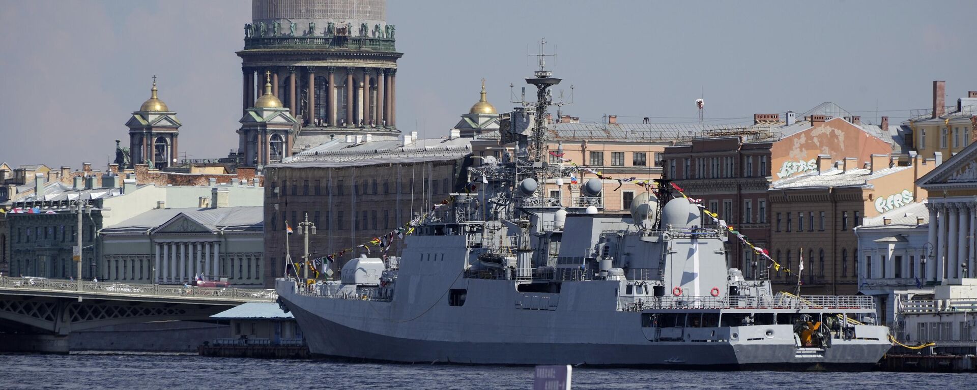 INS Tabar frigate of the Indian Navy is moored in the Neva River  - Sputnik India, 1920, 28.07.2024