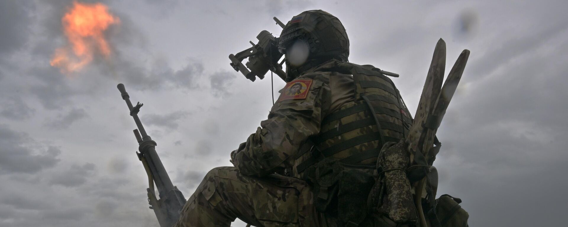 A Russian serviceman  fires a NSV Utyos heavy machine gun at an air target amid Russia's military operation in Ukraine - Sputnik भारत, 1920, 04.08.2024