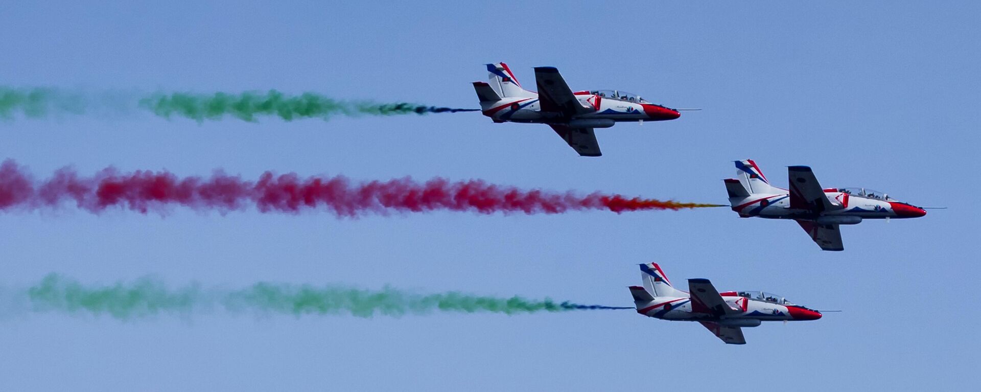 Bangladesh's air force planes release colored smoke during celebrations marking the country's 46th Victory Day in Dhaka, Bangladesh, Saturday, Dec. 16, 2017. Victory Day marks the anniversary of Bangladesh's victory in the India-aided war victory against Pakistan. (AP Photo/A.M. Ahad) - Sputnik भारत, 1920, 07.08.2024