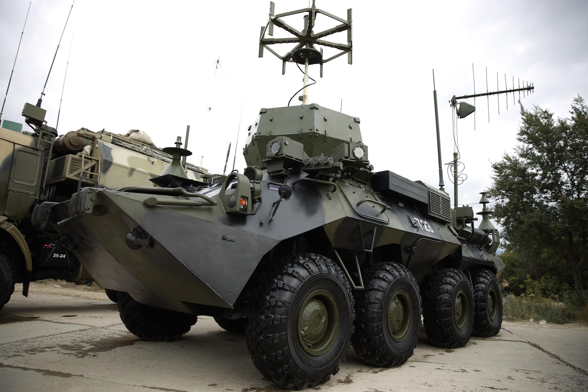 Russian Armored Personnel Carrier fitted with the Lesochek electronic warfare system. File photo. - Sputnik भारत, 1920, 13.08.2024