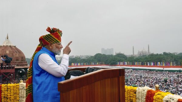 Indian Prime Minister Narendra Modi addresses the nation from the 17th century Mughal-era Red Fort monument during the country's Independence Day celebrations in New Delhi, India, Thursday, Aug. 15, 2024. - Sputnik भारत