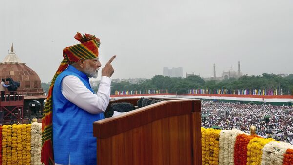 Indian Prime Minister Narendra Modi addresses the nation from the 17th century Mughal-era Red Fort monument during the country's Independence Day celebrations in New Delhi, India, Thursday, Aug. 15, 2024. - Sputnik भारत