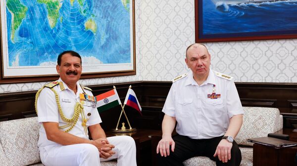 Indian, Russian Navy Chiefs Hold Talks to Deepen Maritime Security Ties - Sputnik भारत