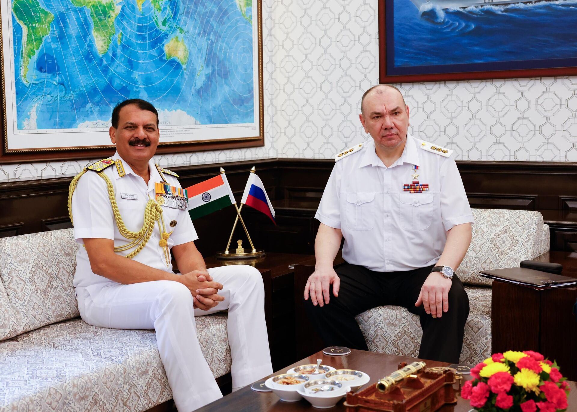 Indian, Russian Navy Chiefs Hold Talks to Deepen Maritime Security Ties - Sputnik भारत, 1920, 21.08.2024