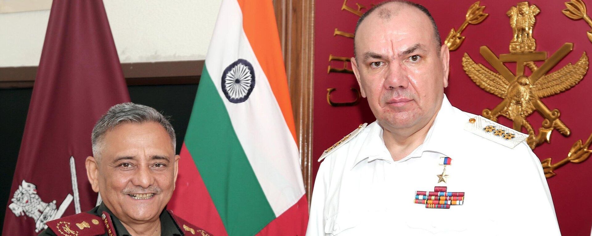 Admiral Aleksandr Moiseev, Commander-in-Chief of Russian Federation Navy and General Anil Chauhan, Chief of Defence Staff (CDS) of the Indian Armed Forces - Sputnik India, 1920, 28.11.2025