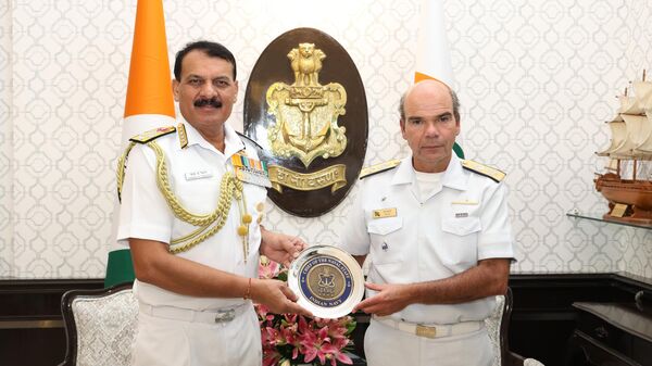 Brazilian Adm Marcos Sampaio Olsen called on Indian Adm Dinesh K Tripathi, Chief of the Naval Staff on 21 Aug 24 at New Delhi  - Sputnik भारत