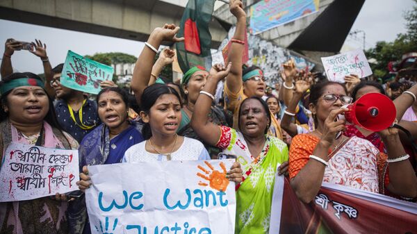 Hindus in Bangladesh hold a rally condemning violence against them and other religious groups in the Muslim-majority country, in Dhaka, Bangladesh, Monday, Aug. 12, 2024. (AP Photo/Rajib Dhar) - Sputnik India