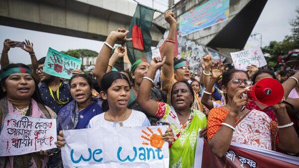 Hindus in Bangladesh hold a rally condemning violence against them and other religious groups in the Muslim-majority country, in Dhaka, Bangladesh, Monday, Aug. 12, 2024. (AP Photo/Rajib Dhar) - Sputnik India