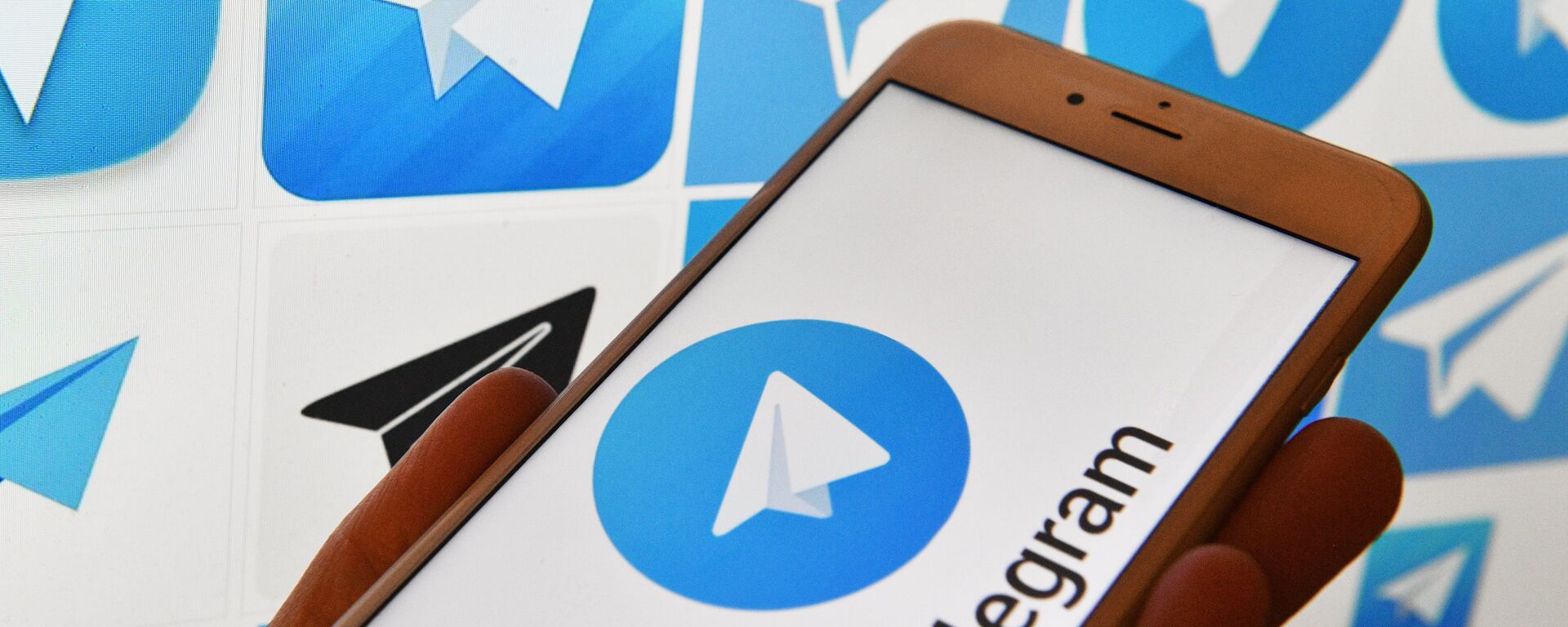 Telegram messenger logo on a tablet screen. (File) Telegram messenger logo on a tablet screen. (File) - Sputnik भारत, 1920, 27.08.2024