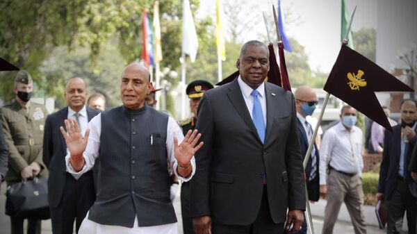 Indian Defence Minister Rajnath Singh walks with U.S. Defence Secretary Lloyd Austin as the latter arrives for a Guard of Honor ceremony in New Delhi, India, Saturday, March 20, 2021. Secretary of State Antony Blinken and Austin are on the first overseas trip by Cabinet-level officials since President Joe Biden took office. They visited Japan and Seoul, after which Austin travelled on to New Delhi for talks with Indian officials. (AP Photo/Manish Swarup) - Sputnik India