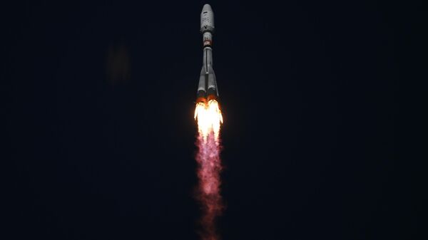 A Soyuz-2.1b rocket with a Fregat upper stage carrying the Meteor-M hydrometeorological satellite - Sputnik भारत